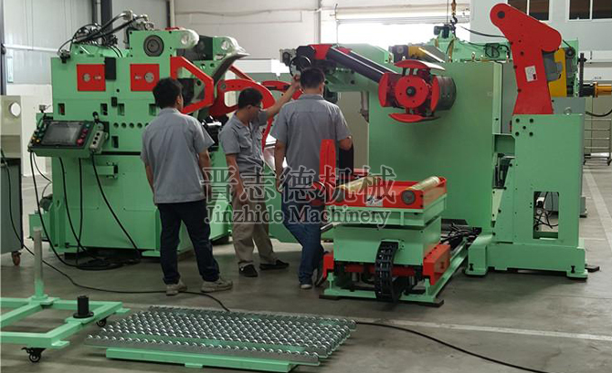 三合一送料機裝配車間 三合一送料機安全生產