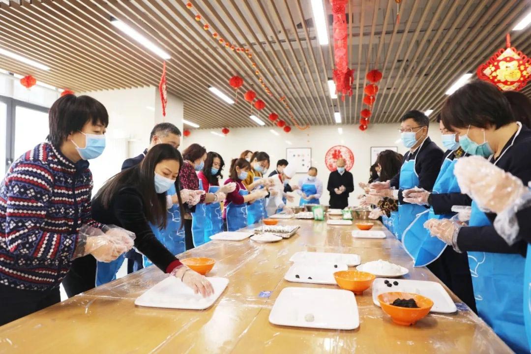 沖床自動(dòng)化設(shè)備廠家包湯圓