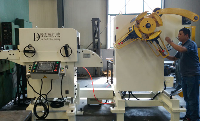 薄板三合一送料機(jī)保養(yǎng)