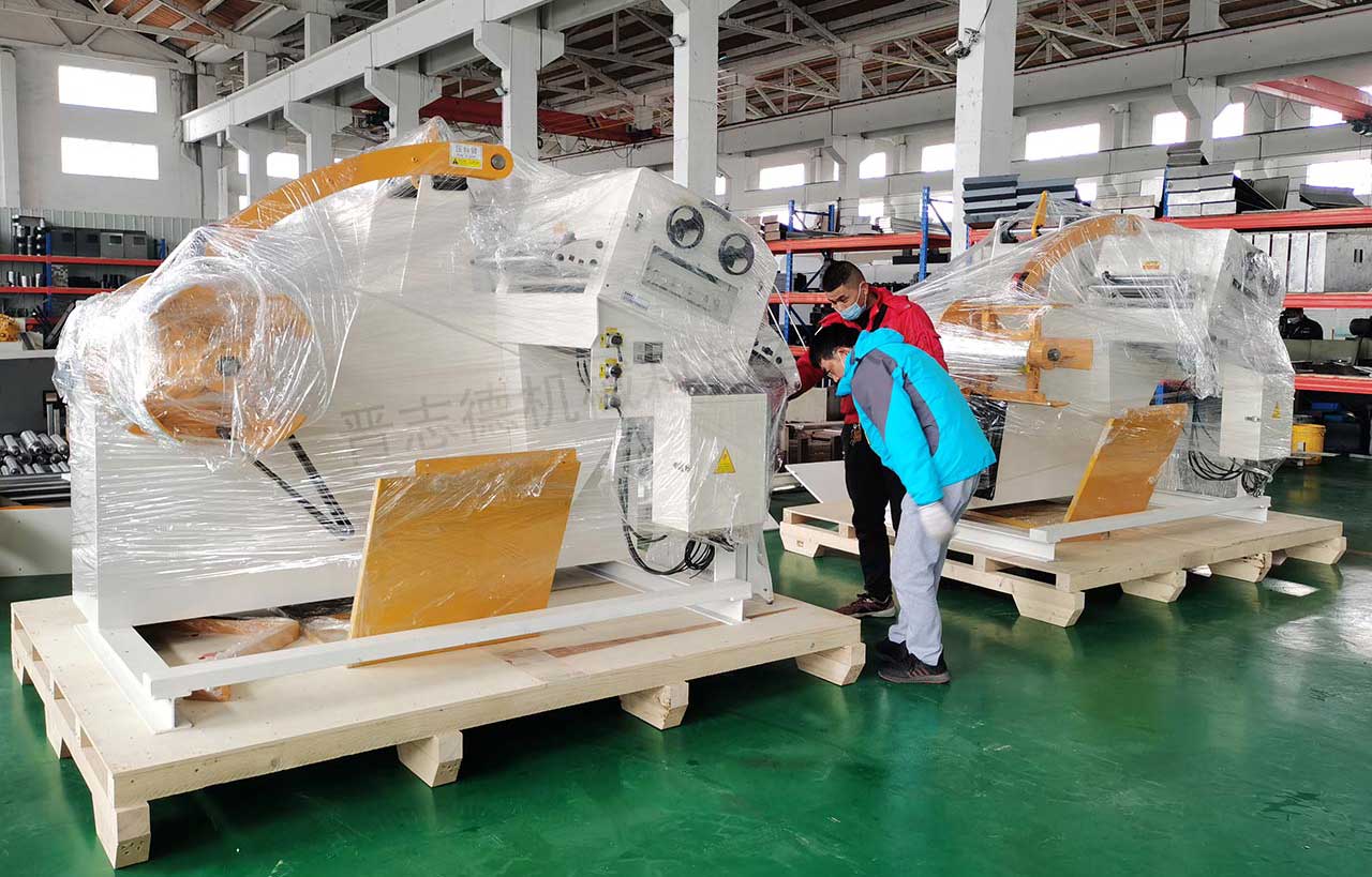 厚板二合一料架兼整平機(jī)出口 厚板二合一料架兼整平機(jī)出口