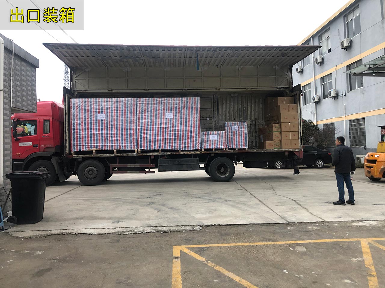 二合一數(shù)控送料機(jī)裝箱出口 二合一數(shù)控送料機(jī)裝箱出口