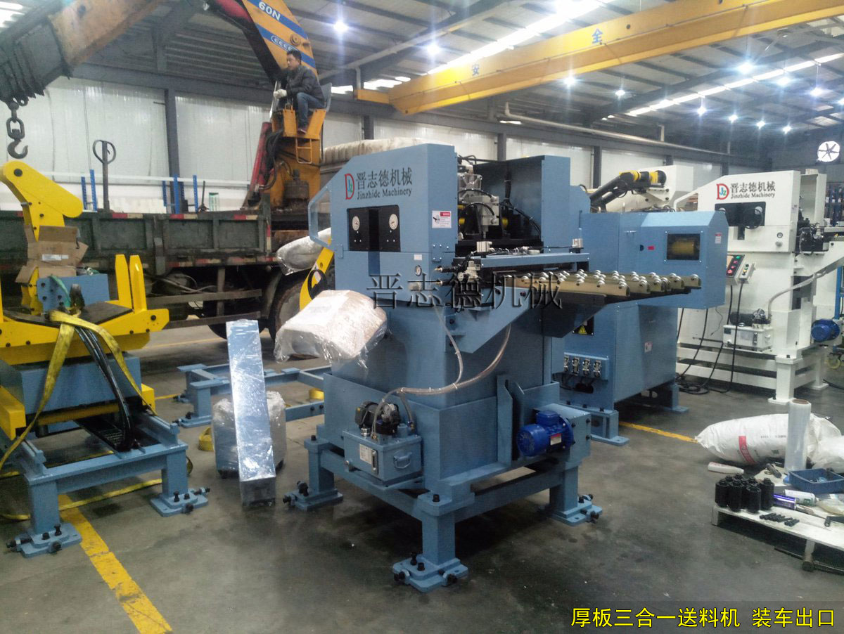 厚板三合一送料機(jī)裝車(chē)出口,三合一送料機(jī)裝車(chē)出口 厚板三合一送料機(jī)裝車(chē)出口,三合一送料機(jī)裝車(chē)出口