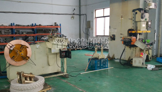 中板二合一NC送料機生產線 中板二合一NC送料機生產線