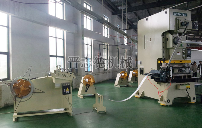 二合一料架兼整平機(jī)配滾輪送料機(jī) 二合一料架兼整平機(jī)配滾輪送料機(jī)