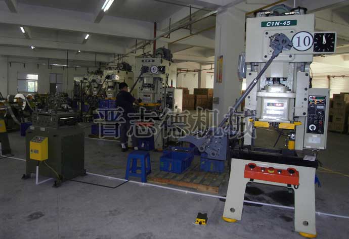 滾輪送料機(jī)使用現(xiàn)場(chǎng)