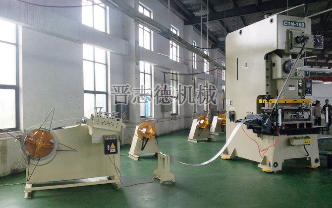 料架兼整平機配滾輪送料機 料架兼整平機配滾輪送料機