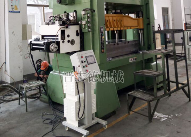 厚板高速NC送料機 厚板高速NC送料機