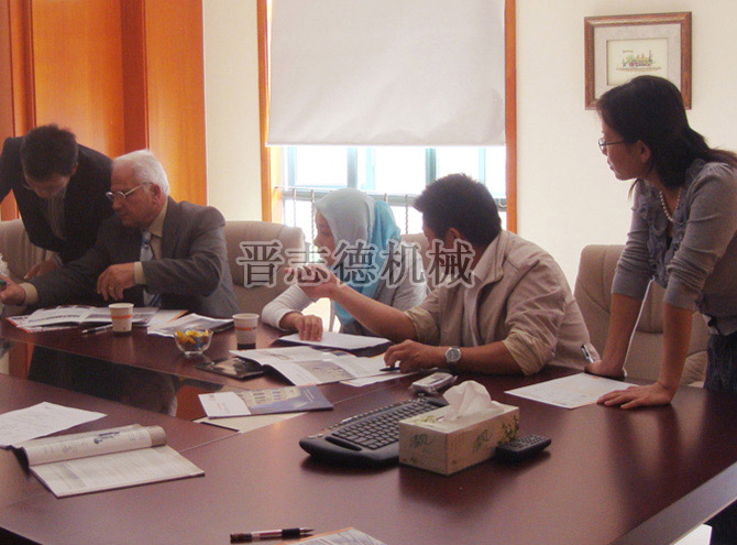 外貿(mào)送料機客戶來訪 外貿(mào)送料機客戶來訪