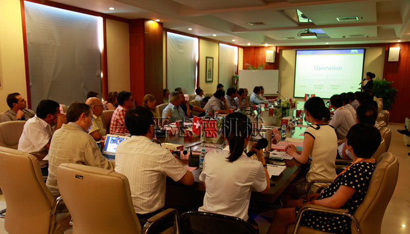 瑞士客戶簽訂送料機(jī)訂單