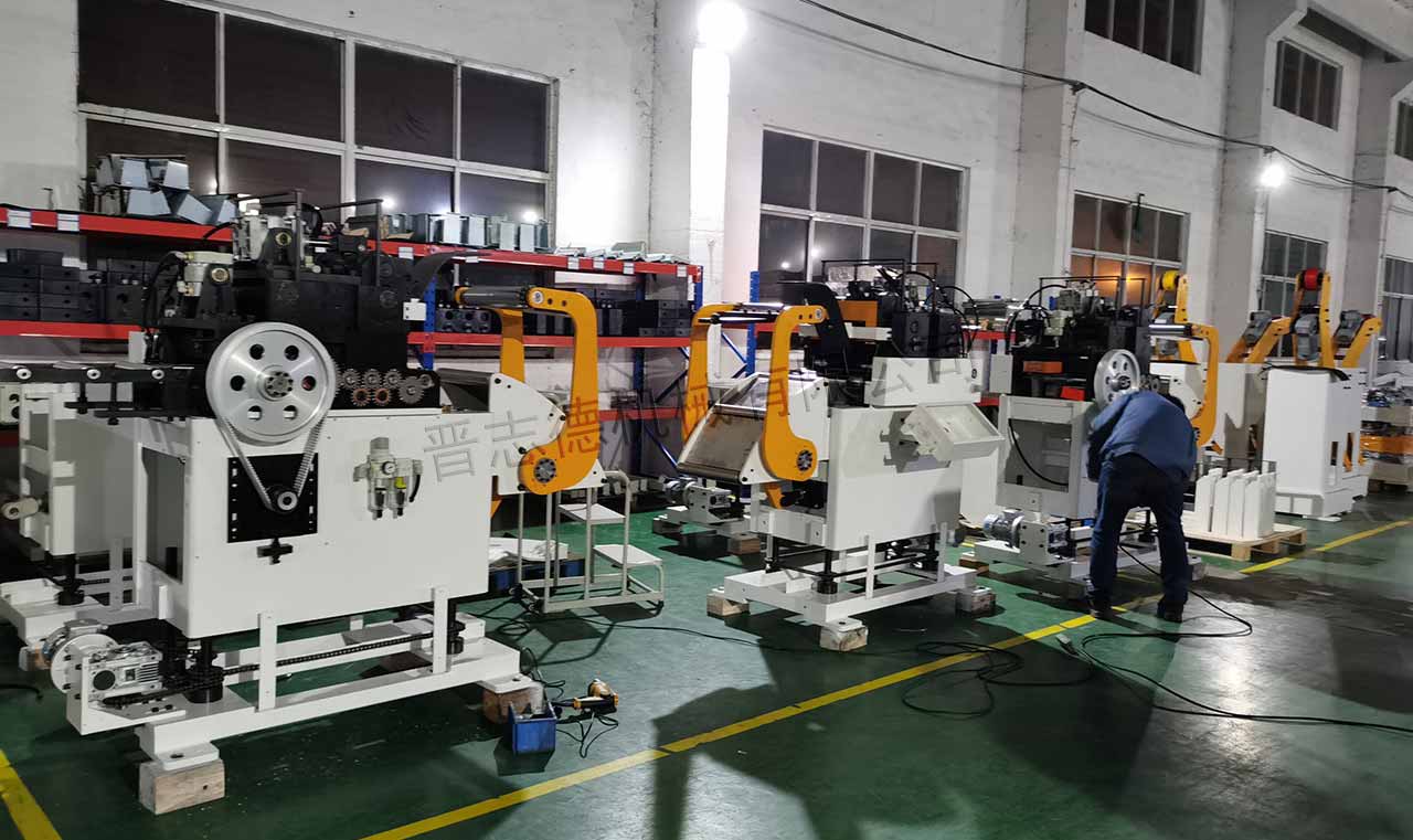 送料機工廠中秋節裝配 送料機工廠中秋節裝配