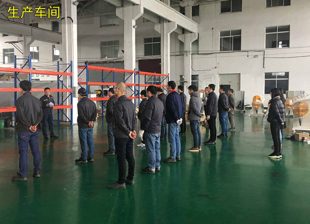 工廠發放暖心福利 工廠發放暖心福利