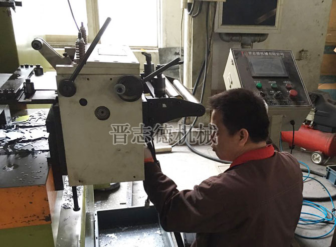 機械式NC送料機安裝 機械式NC送料機安裝