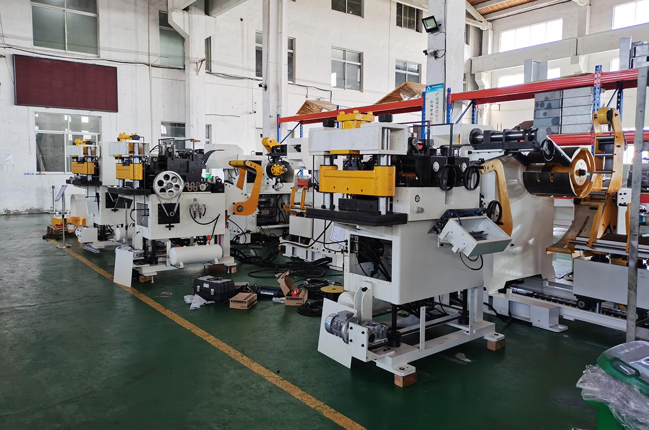 三合一送料機(jī)生產(chǎn)車(chē)間