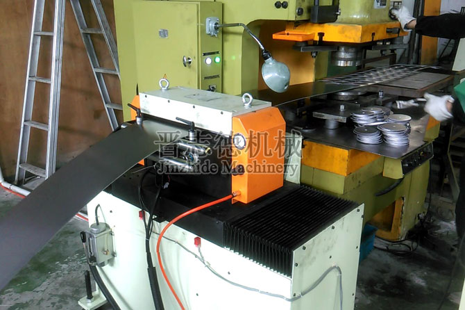 偏擺式NC送料機 偏擺式NC送料機