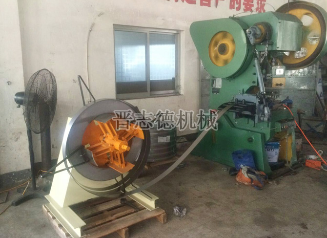 滾輪送料機配傳統沖床 滾輪送料機配傳統沖床