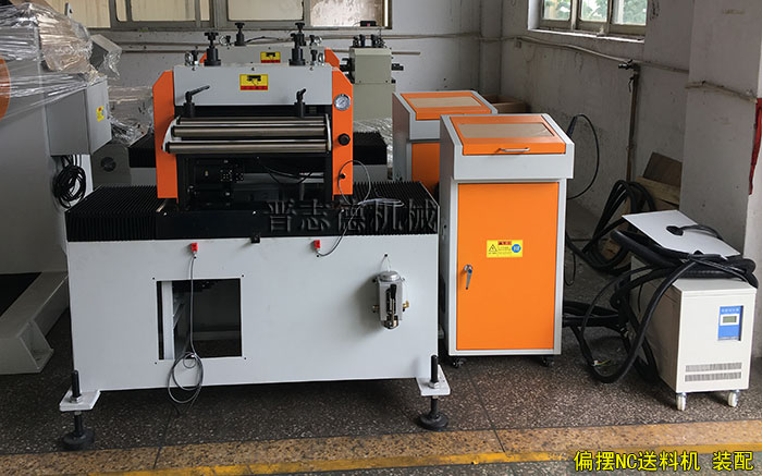 偏擺NC送料機(jī) 偏擺NC送料機(jī)