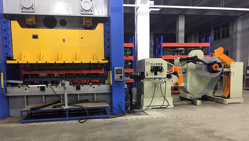 汽車三合一送料機,汽車座椅側板沖壓 汽車三合一送料機,汽車座椅側板沖壓