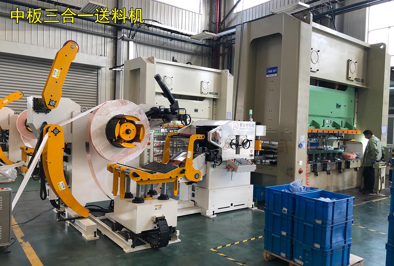 中板三合一送料機使用 中板三合一送料機使用