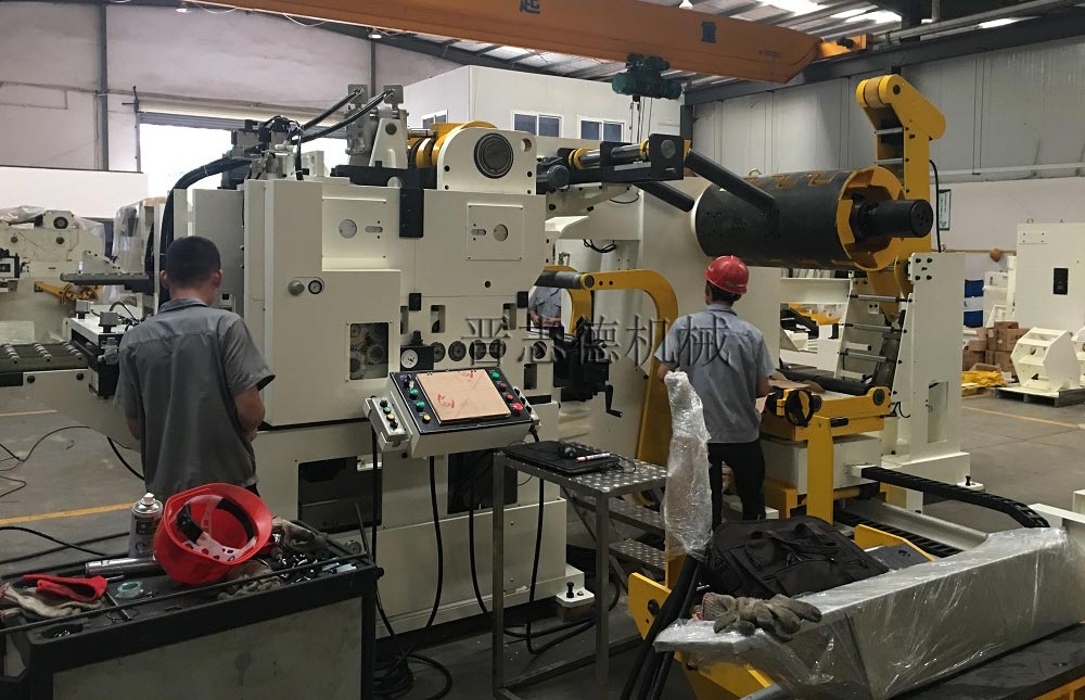 高張力三合一送料機(jī)裝配 高張力三合一送料機(jī)裝配