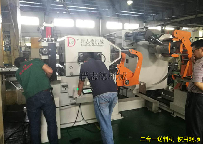 三合一送料機(jī)使用現(xiàn)場(chǎng) 三合一送料機(jī)使用現(xiàn)場(chǎng)