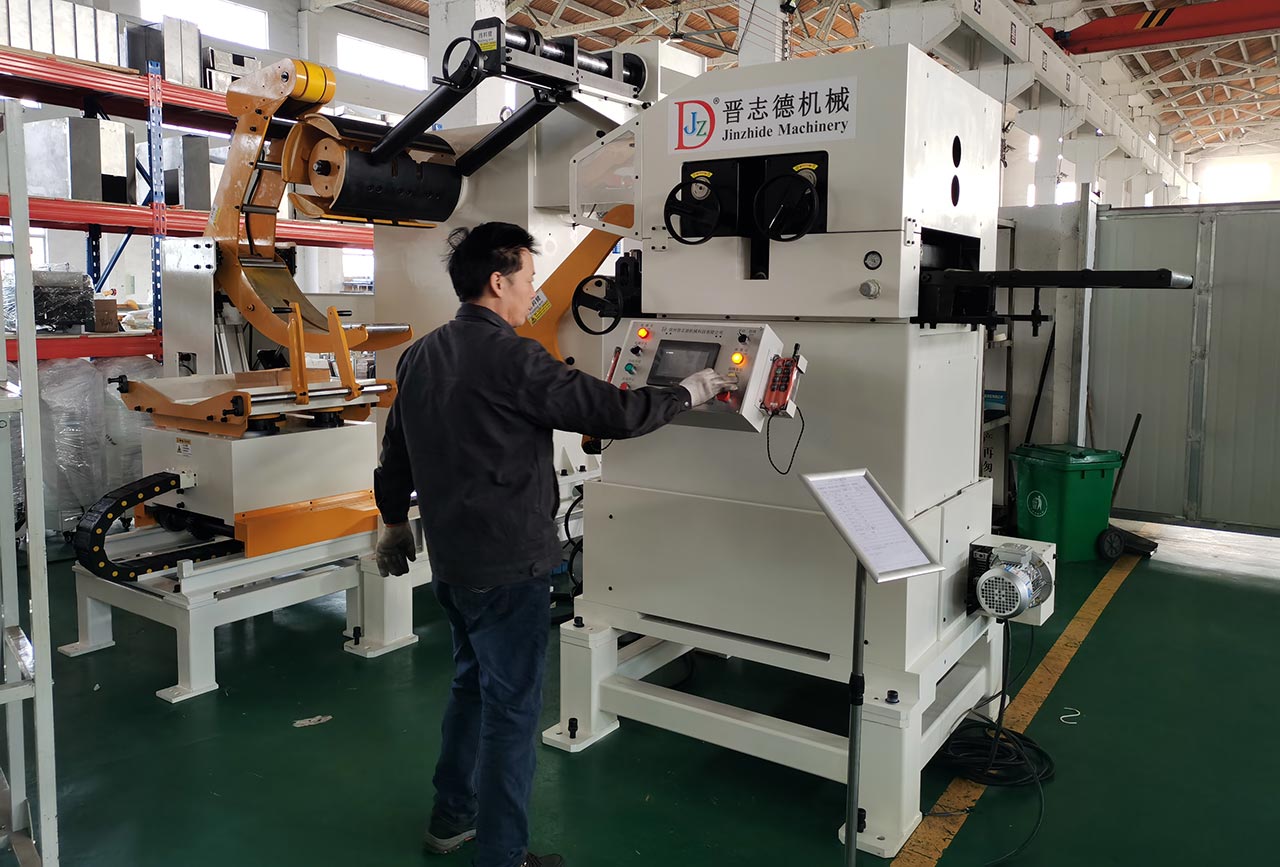 上海客戶考察三合一送料機 上海客戶考察三合一送料機