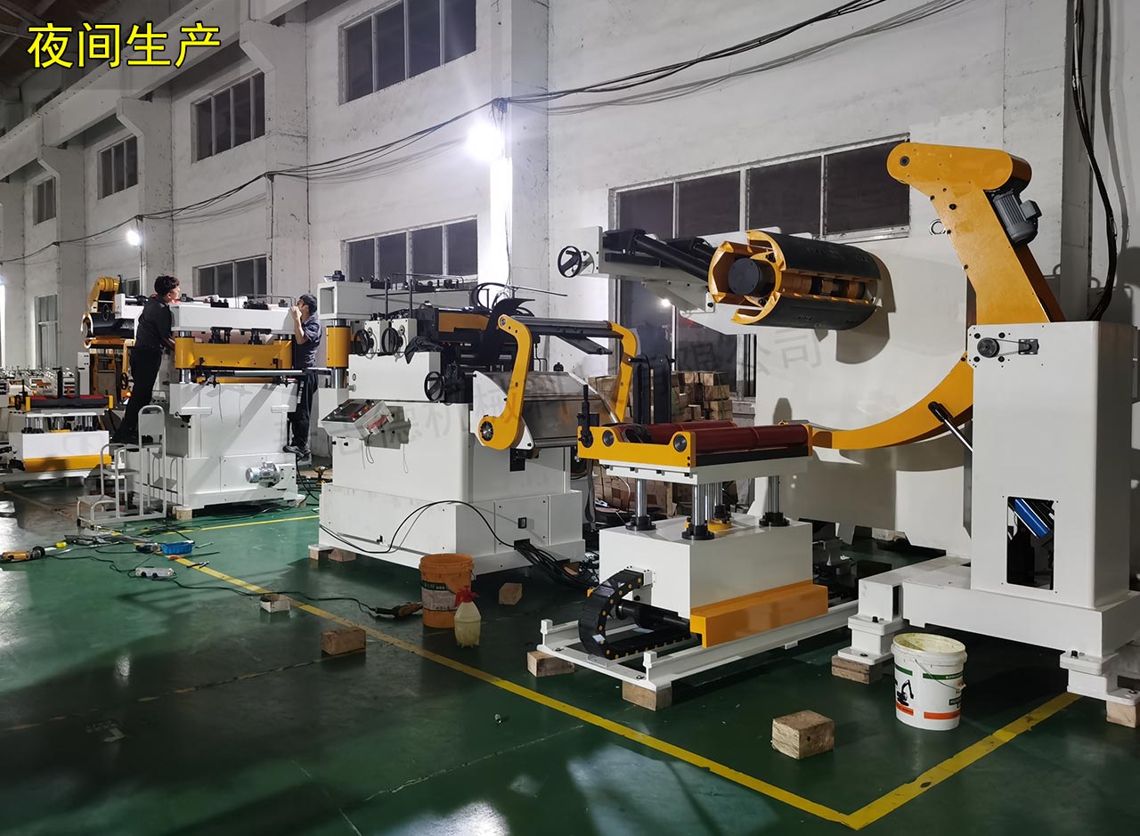 三合一送料機(jī)雙班裝配 三合一送料機(jī)雙班裝配