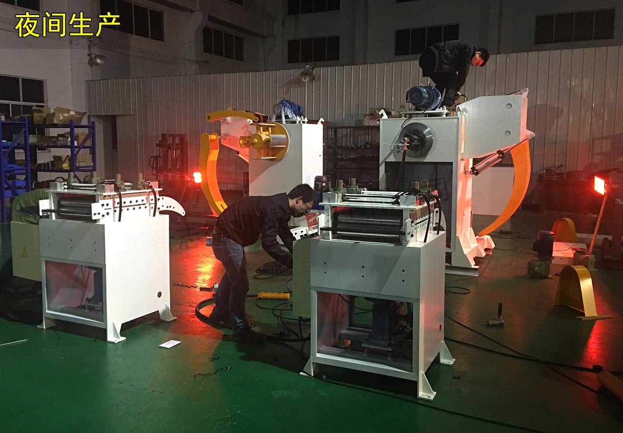 料架整平機(jī)夜間裝配 料架整平機(jī)夜間裝配