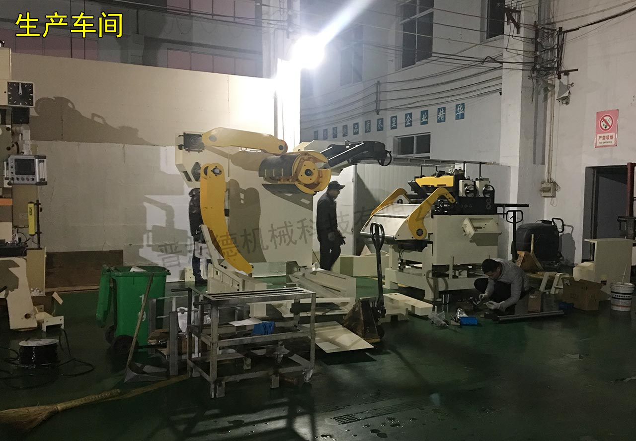 三合一送料機雙班制生產 三合一送料機雙班制生產