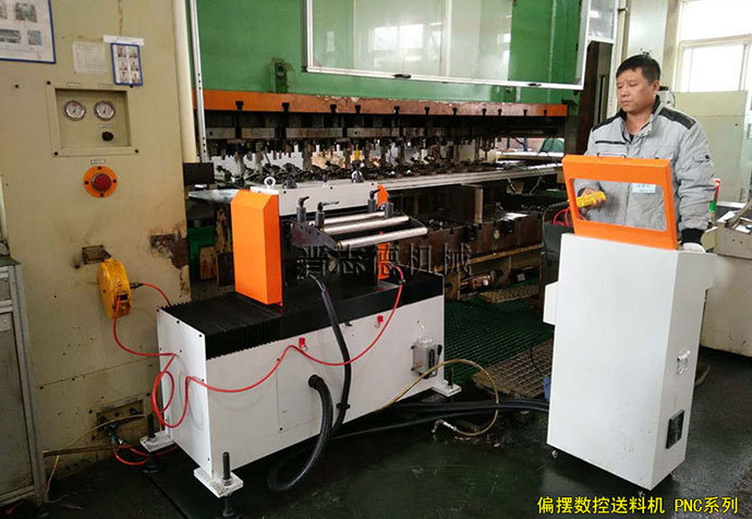 偏擺NC送料機 偏擺NC送料機