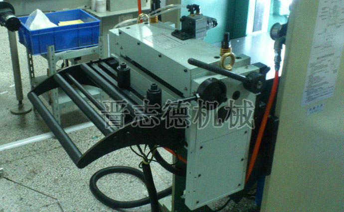 機(jī)械、氣動(dòng)一體式NC送料機(jī)