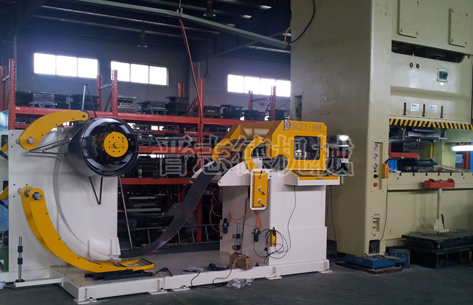 送料機安裝、調(diào)試現(xiàn)場