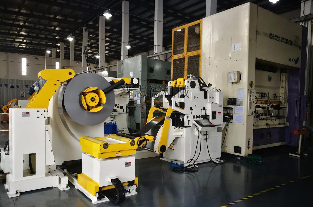 三合一送料機靚麗外觀 三合一送料機靚麗外觀