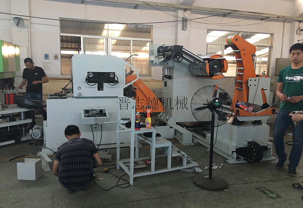 三合一送料機(jī)裝配 三合一送料機(jī)裝配