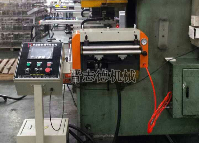 伺服送料機機壓料彈簧壓力調(diào)整 伺服送料機機壓料彈簧壓力調(diào)整