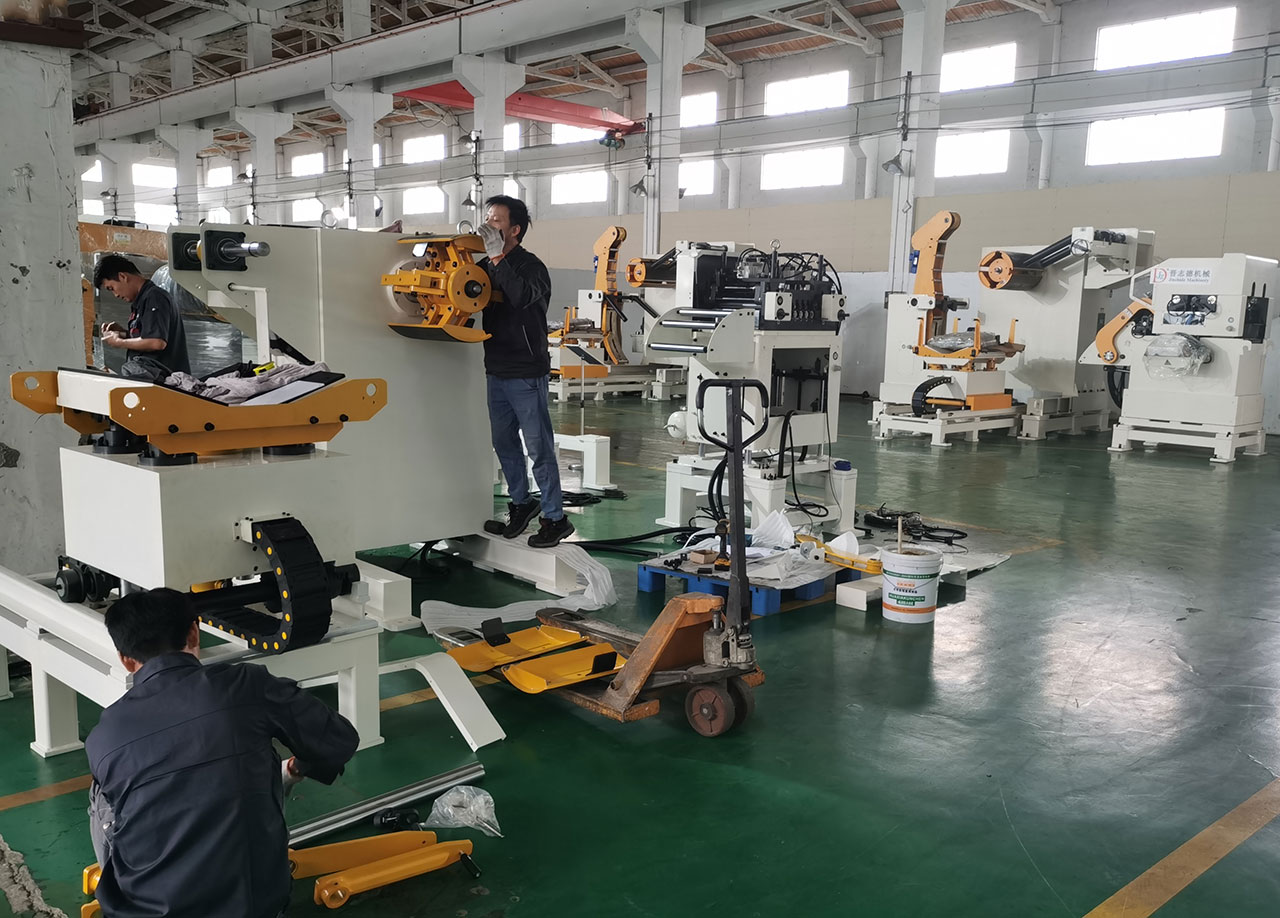 三合一送料機裝配現場 三合一送料機裝配現場