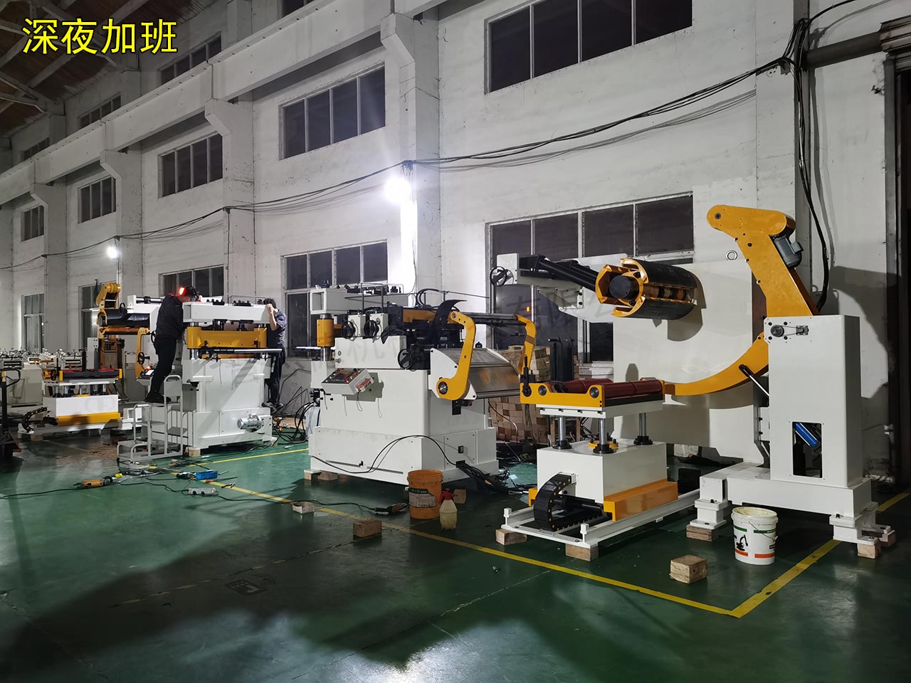 三合一送料機深夜裝配 三合一送料機深夜裝配