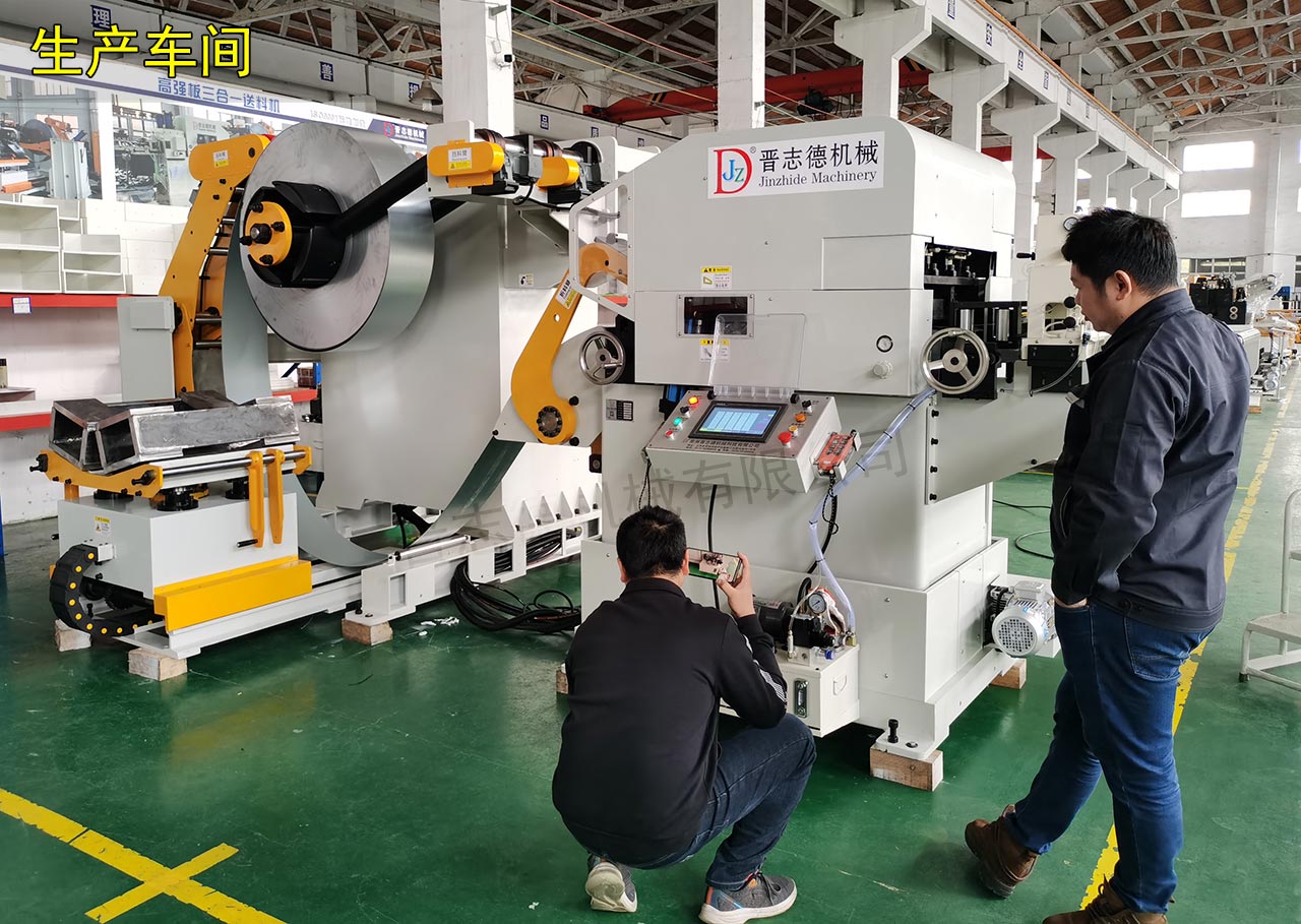 三合一送料機(jī)五一假期生產(chǎn) 三合一送料機(jī)五一假期生產(chǎn)