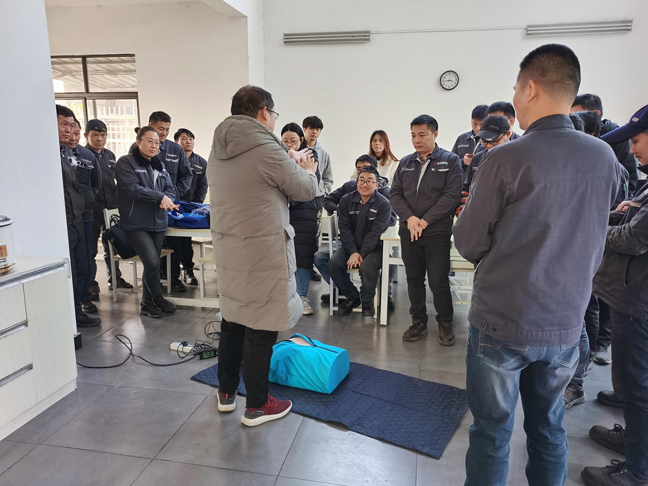 江蘇送料機(jī)廠觸電急救演練