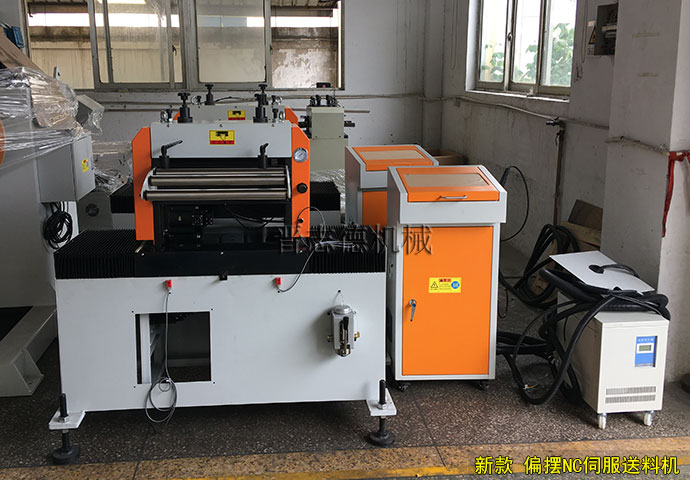 偏擺NC伺服送料機(jī) 偏擺NC伺服送料機(jī)