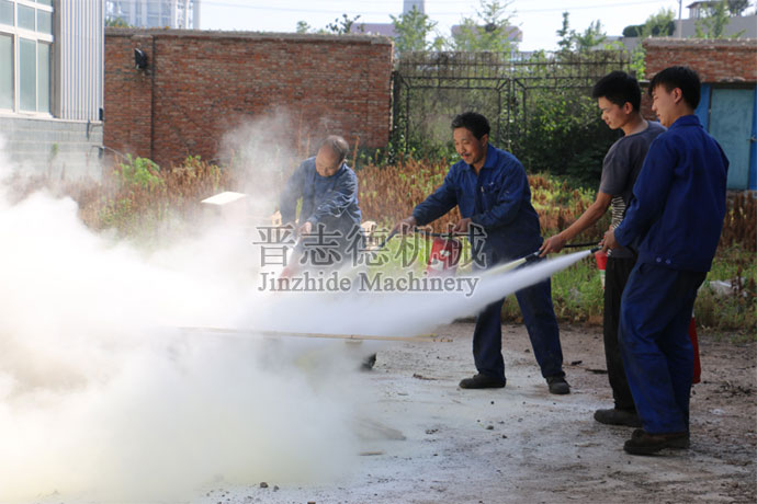 新入職員工消防演練現(xiàn)場 新入職員工消防演練現(xiàn)場