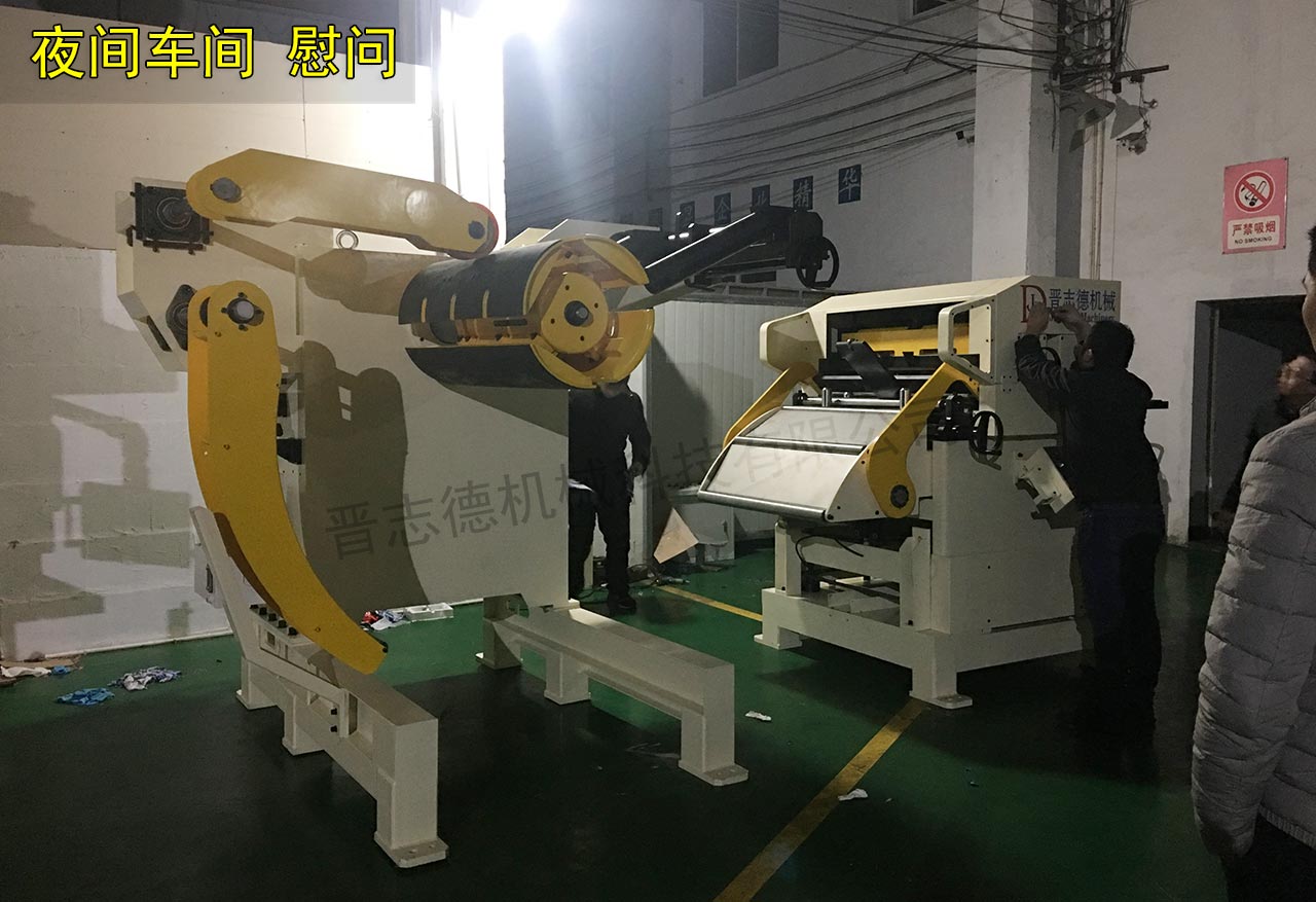 慰問(wèn)三合一送料機(jī)車(chē)間 慰問(wèn)三合一送料機(jī)車(chē)間