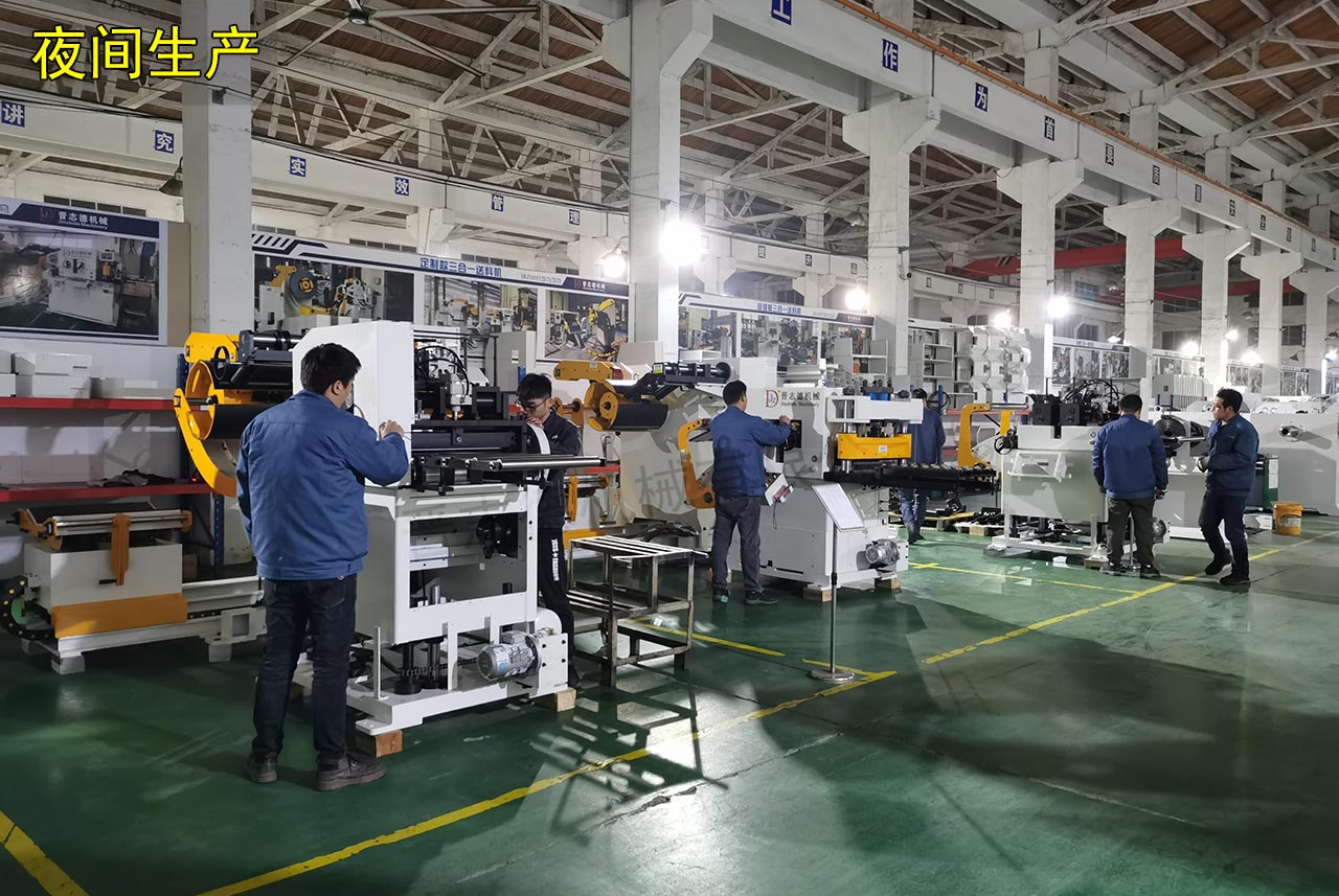 三合一送料機夜間生產 三合一送料機夜間生產