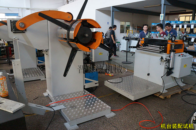 掀開式二合一整平機(jī)裝配,NC伺服送料機(jī)試機(jī) 掀開式二合一整平機(jī)裝配,NC伺服送料機(jī)試機(jī)